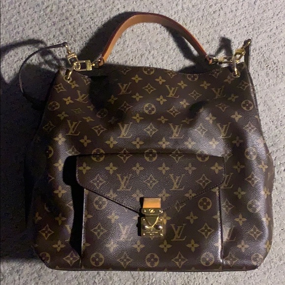 LOUIS VUITTON
Monogram Canvas Metis Bag - Picture 1 of 8
